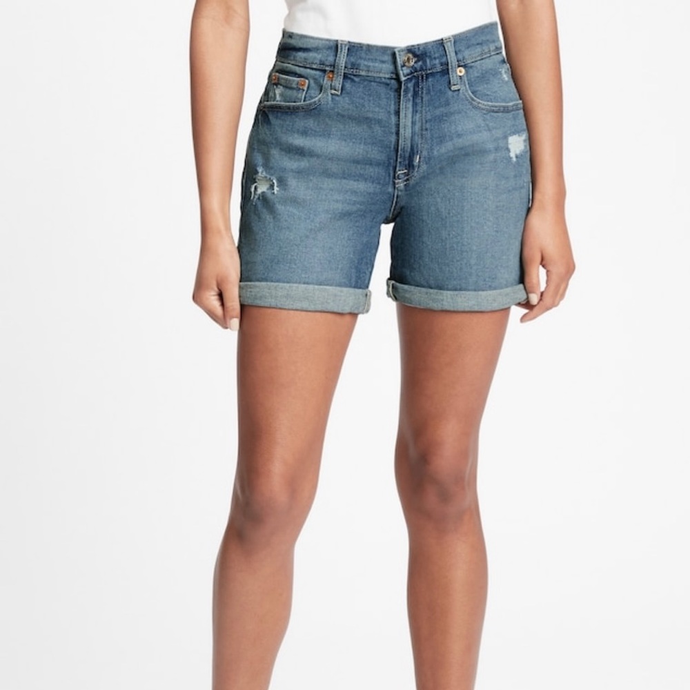 5” Mid Rise Distressed Bermuda denim shorts with washwell